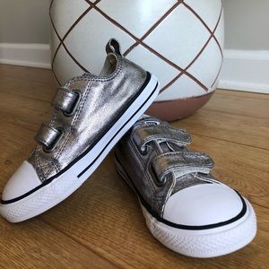 Girls Converse Sneakers size 10 (like new)
